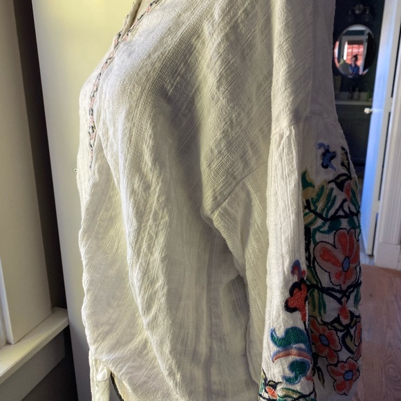 White blouse - Picture 2 of 6